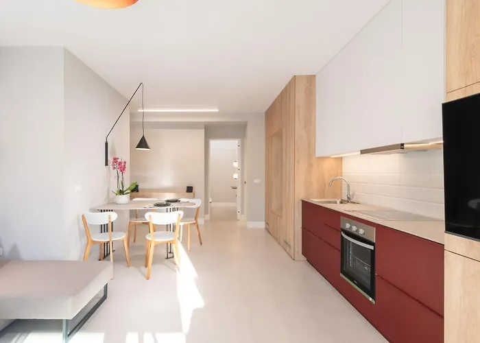 Evans Luxurious Apartment 3